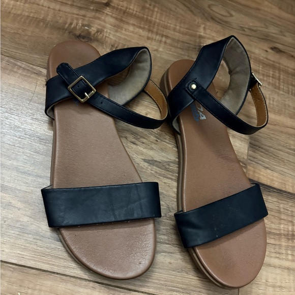 Soda Black Ankle Strap Sandals - Picture 1 of 3